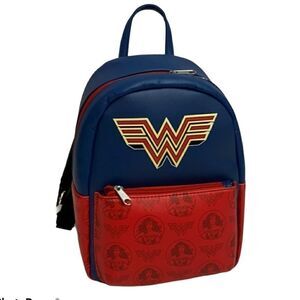 Funko DC Comics Wonder woman mini vinyl backpack D39